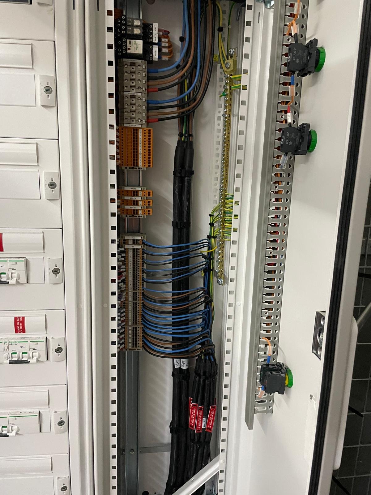 compteur électrique ouvert