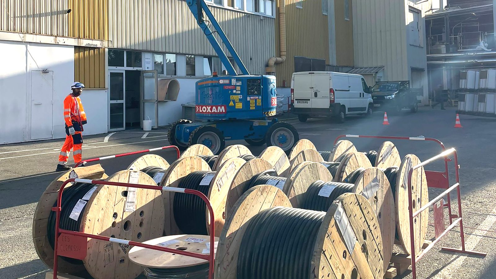 Bobines de câbles sous une nacelle